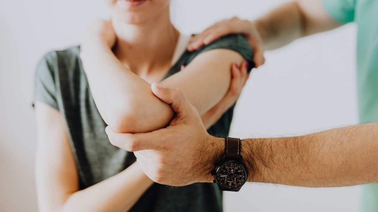 Physiotherapie Arm Und Schulterdehnung